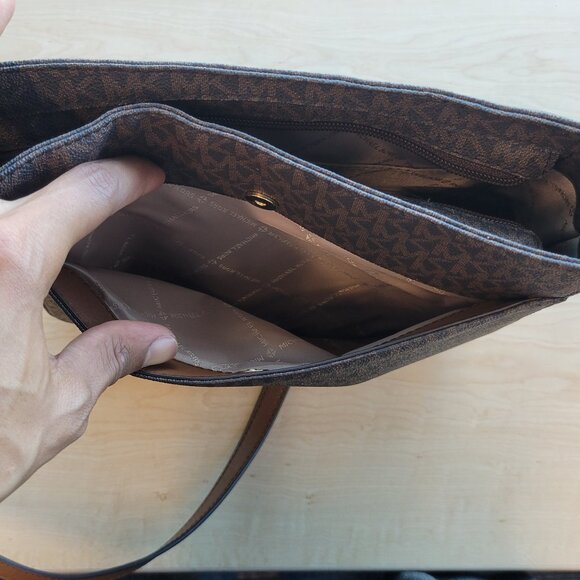 Michael Kors Jet Set Travel Large Logo Messenger Bag - Picture 11 of 12